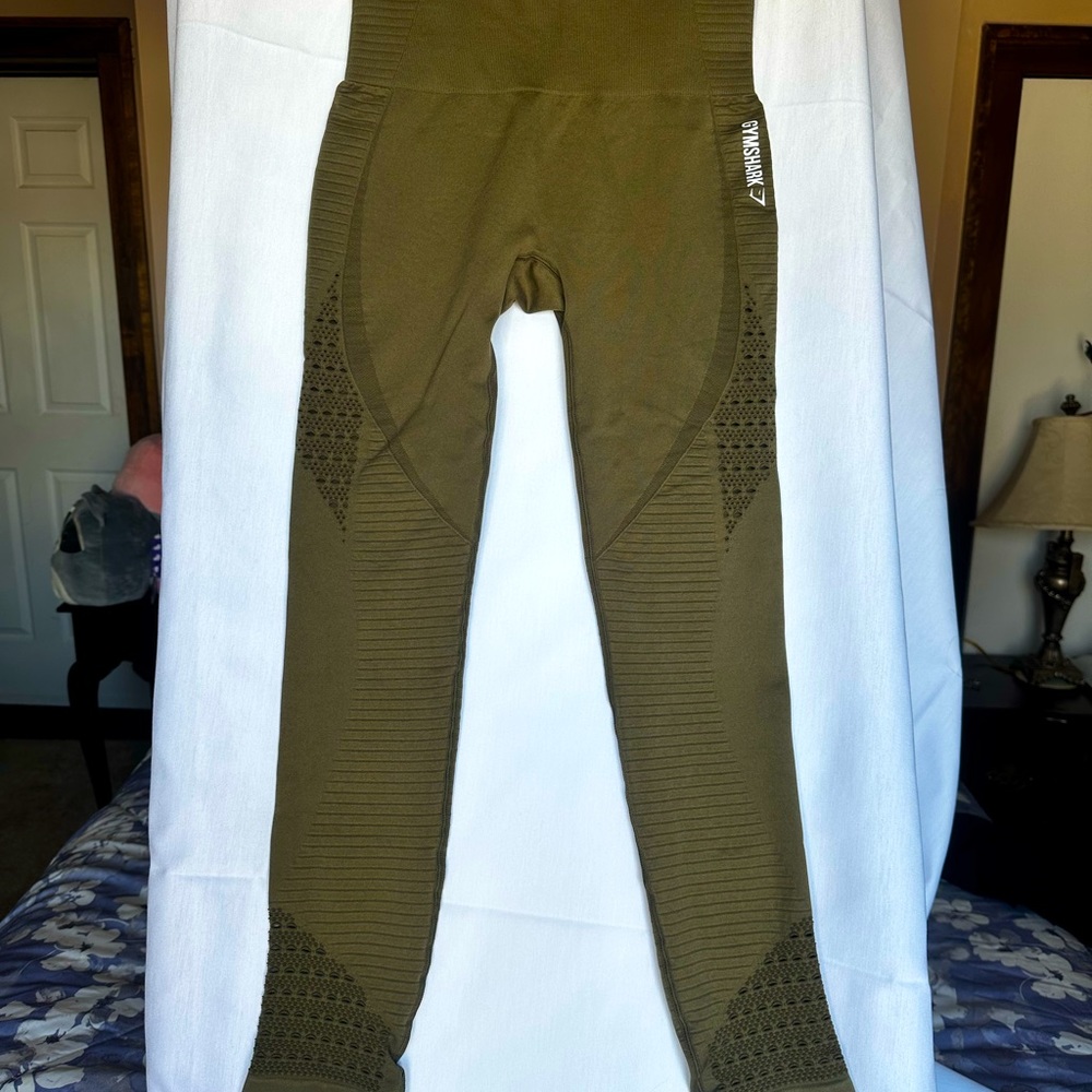 GYM SHARK LEGGINGS